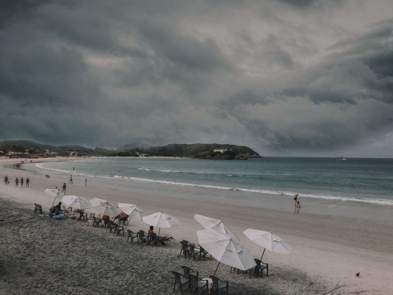 Previsão de chuvas fortes e rajadas de vento preocupam Defesa Civil de Cabo Frio