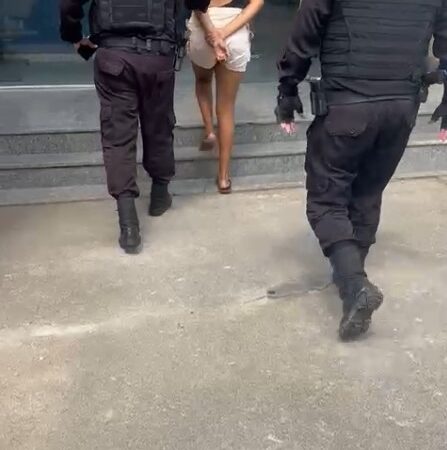 Mulher é presa por tráfico de drogas em Quissamã