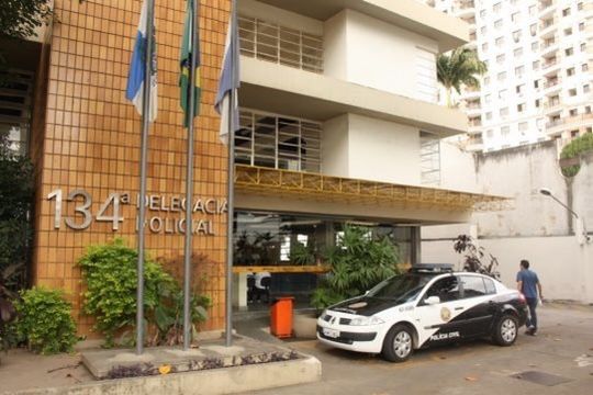 Polícia investiga caso de homem morto a facadas em Campos