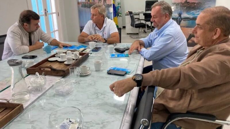 Em reunião com a Embratur, Búzios quer mais voos internacionais e participação em feiras de turismo