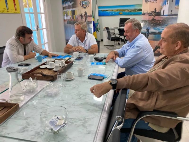 Em reunião com a Embratur, Búzios quer mais voos internacionais e participação em feiras de turismo