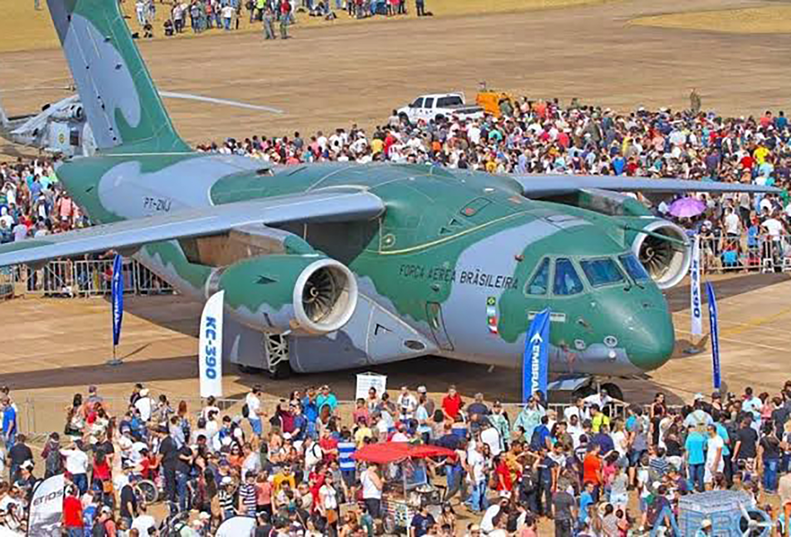 Apresentação da Esquadrilha da Fumaça em Arraial do Cabo exige restrição total ao uso de drones e voos não autorizados