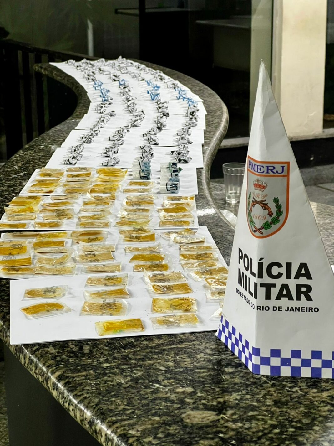 Ação da PM resulta em apreensão significativa de drogas em Campos