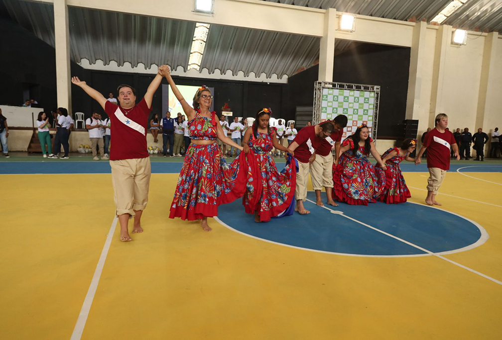 Estudantes de 15 escolas celebram abertura dos Jogos Estudantis em Cabo Frio