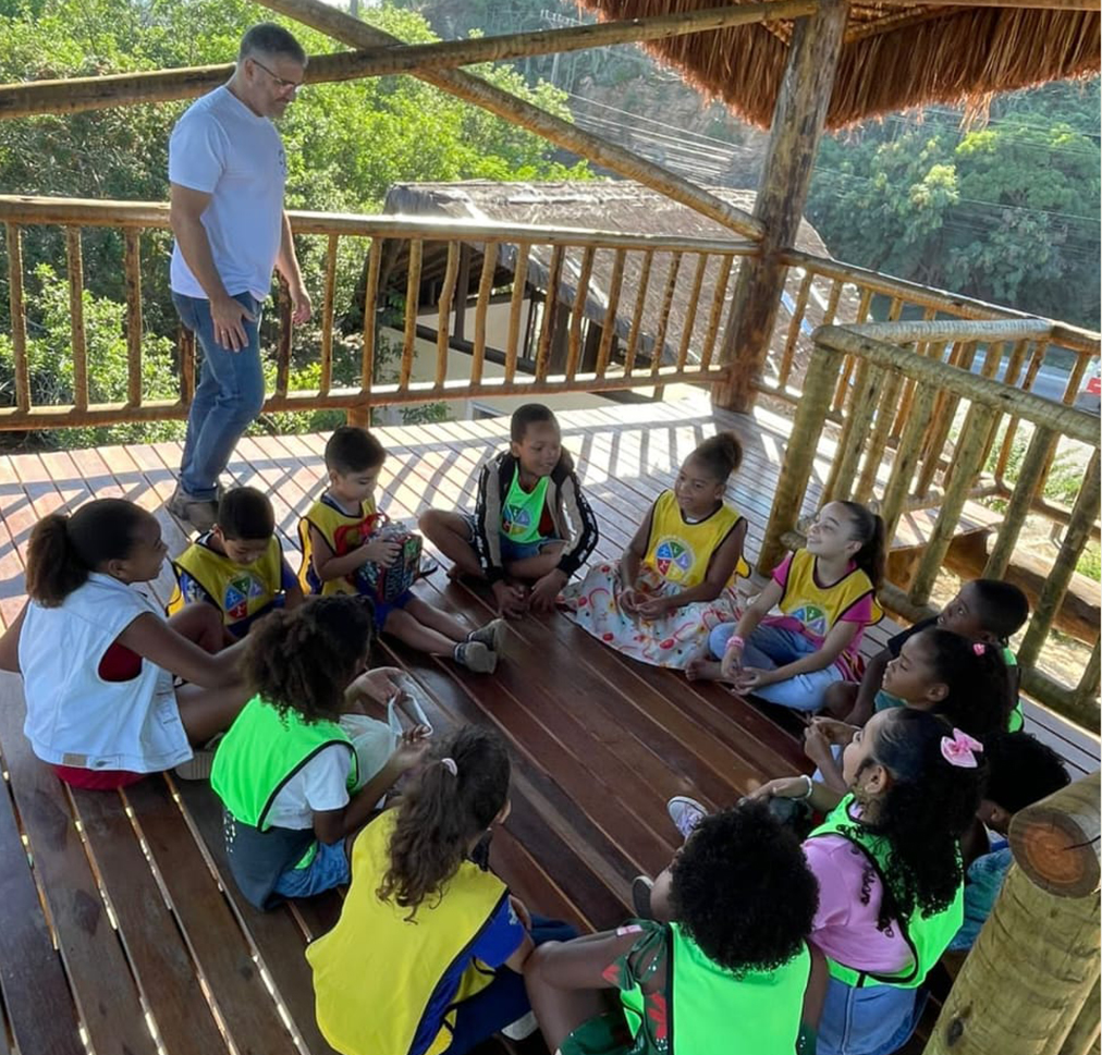 Crianças do Projeto Turma do Sítio descobrem a riqueza dos ecossistemas do Dormitório das Garças em Cabo Frio