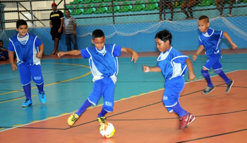 Jovens atletas de Quissamã e Carapebus participam de amistoso de futsal