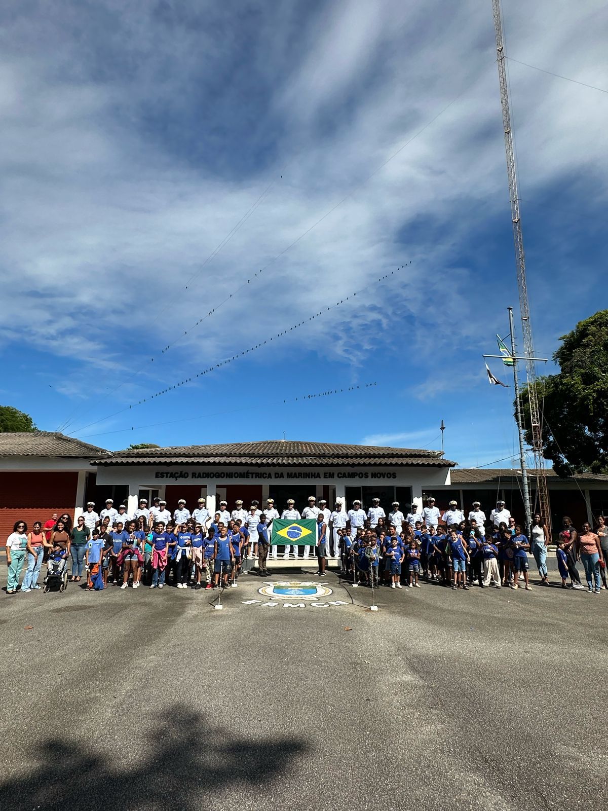 Aula-passeio na Marinha: estudantes quilombolas de Campos Novos exploram novos horizontes cívicos