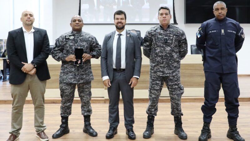 Prefeito recebe honraria por reforçar políticas de segurança pública em Macaé
