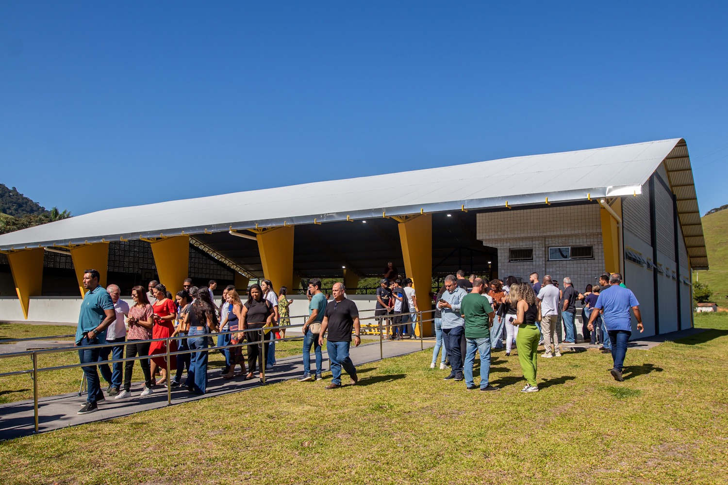 Mais esporte e lazer: quadra poliesportiva é entregue em Córrego do Ouro