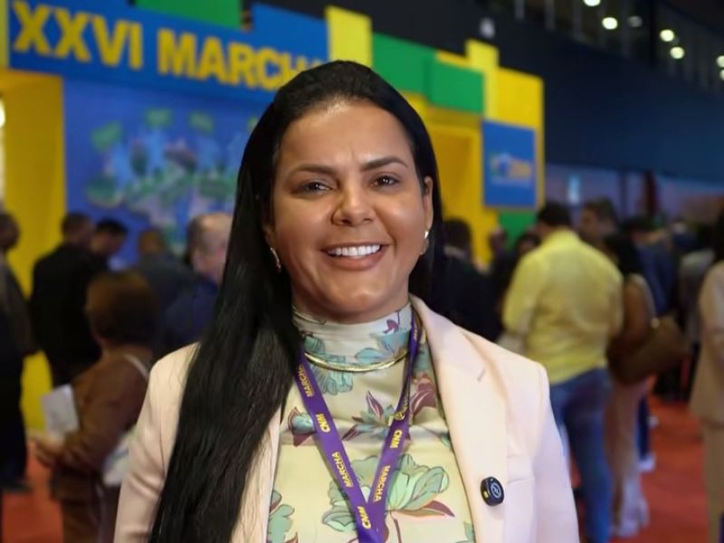 Prefeita de Silva Jardim fala sobre busca de investimentos para a cidade durante evento em Brasília