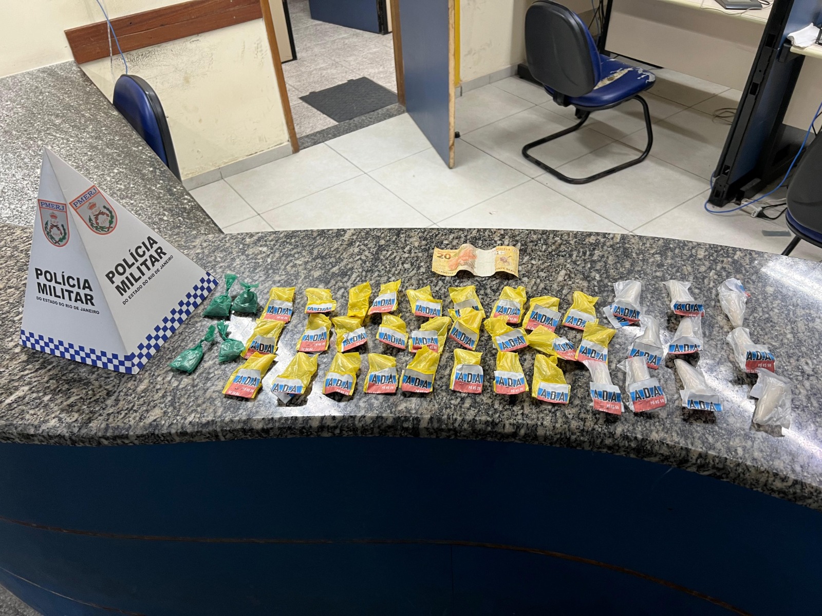 Ação policial resulta na prisão de uma pessoa por tráfico em Macaé