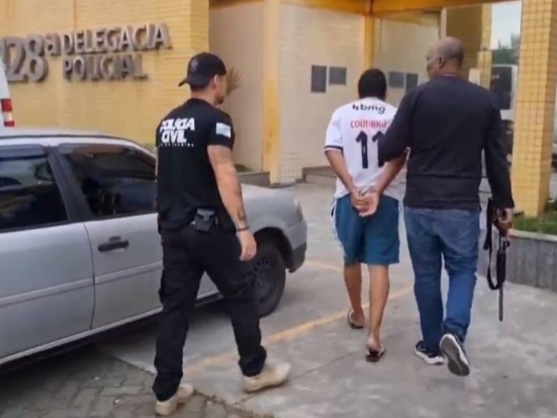 Policiais da 128ª DP prendem homem que tentou matar vizinho com faca no abdome em 2015