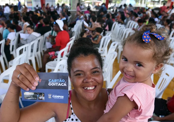 Campos realiza atualização do CadÚnico para famílias do Cartão Goitacá