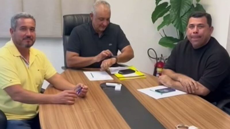 Prefeito de Rio das Ostras se reúne com vereadores da base para discutir demandas da cidade