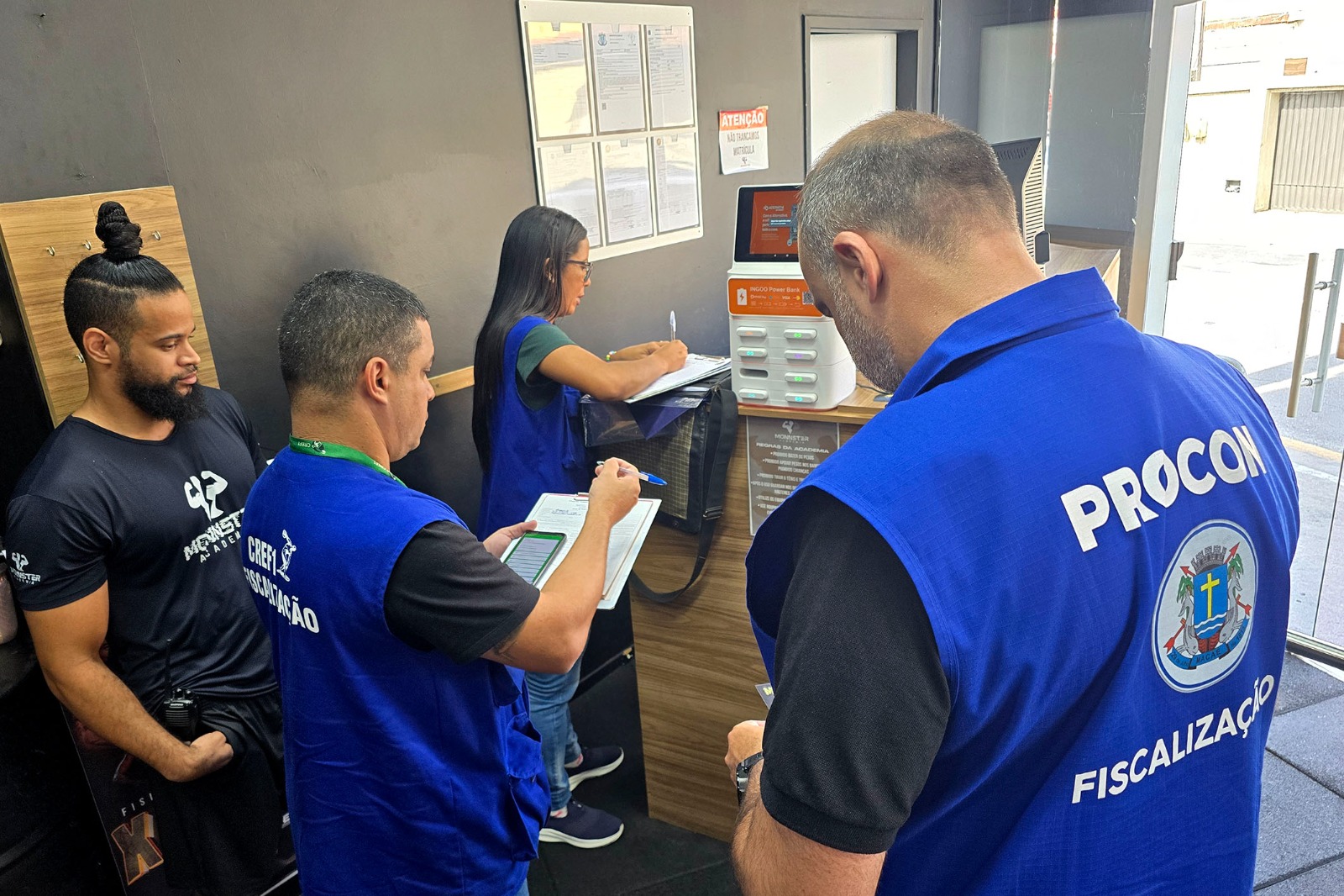 Risco à saúde e irregularidades: academias de Macaé são alvo de operação conjunta