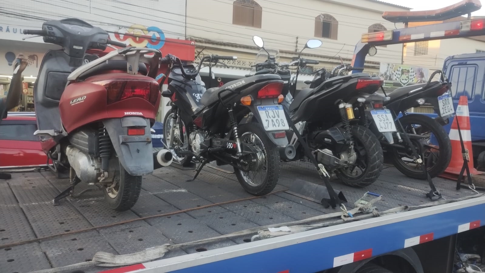 Fiscalização intensificada em Macaé resulta em quase 500 remoções de veículos