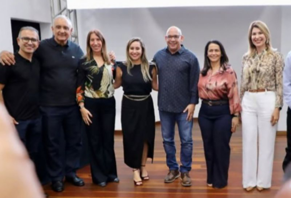 Prefeita de Araruama ressalta importância do contato com gestores mais experientes durante evento em Arraial