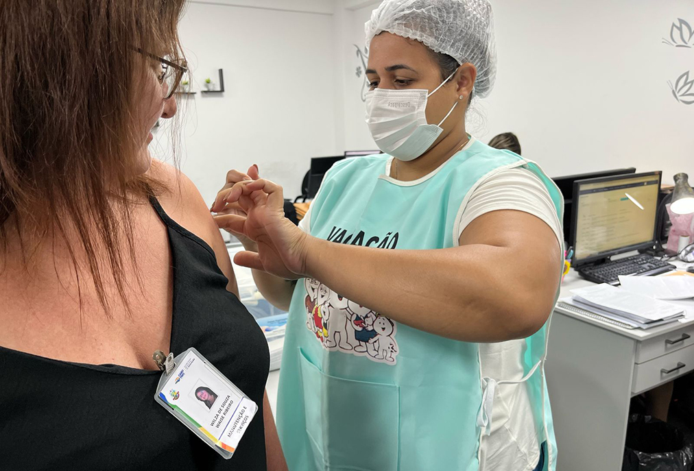 Prefeitura de Cabo Frio imuniza educadores e alunos para enfrentar o inverno com mais proteção