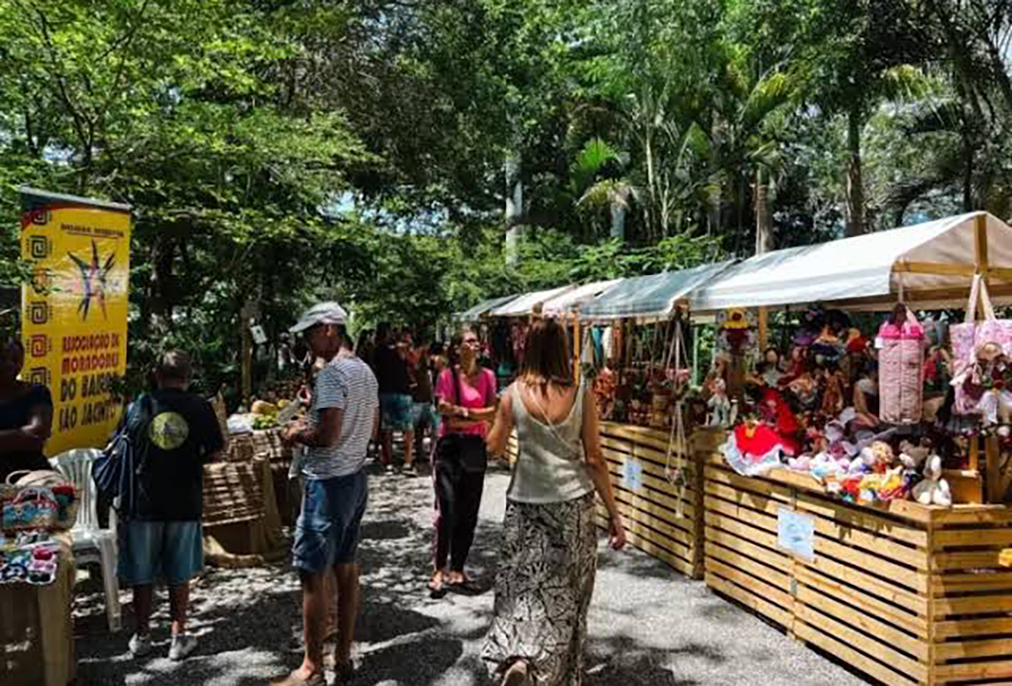 Dia dos Namorados tem clima de afeto e resistência na Feira Quilombola de Cabo Frio
