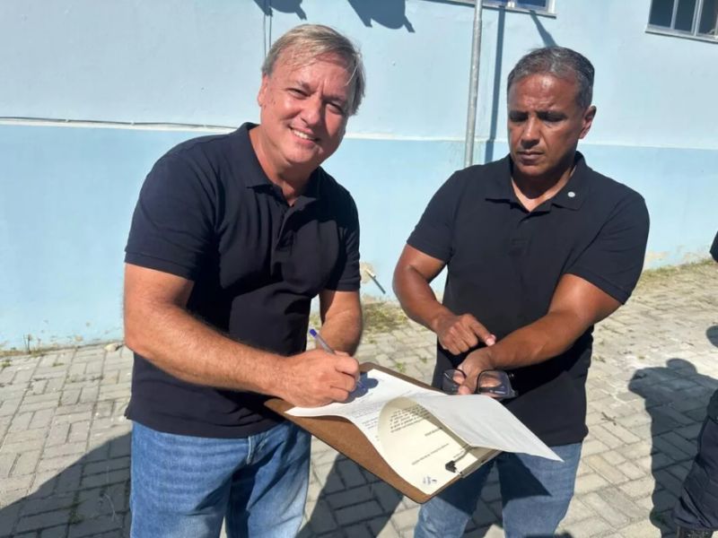 Prefeito de Búzios assina acordo com a Polícia Federal visando armamento da Guarda Municipal