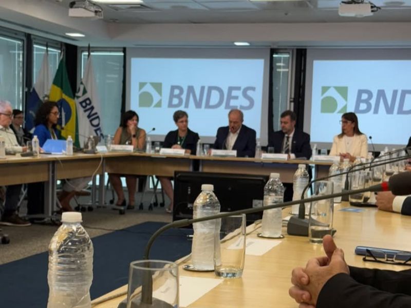 Região discute desenvolvimento econômico e turismo em encontro com BNDES e Embratur no Rio