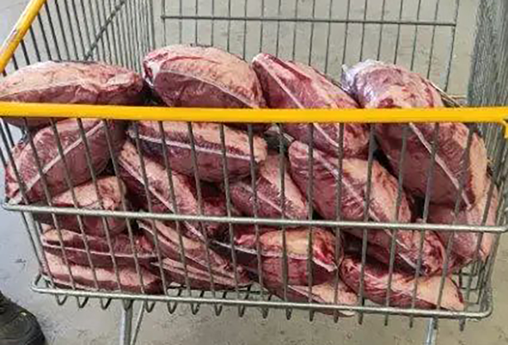 Suspeito é detido tentando furtar 19 picanhas em supermercado de São Pedro da Aldeia