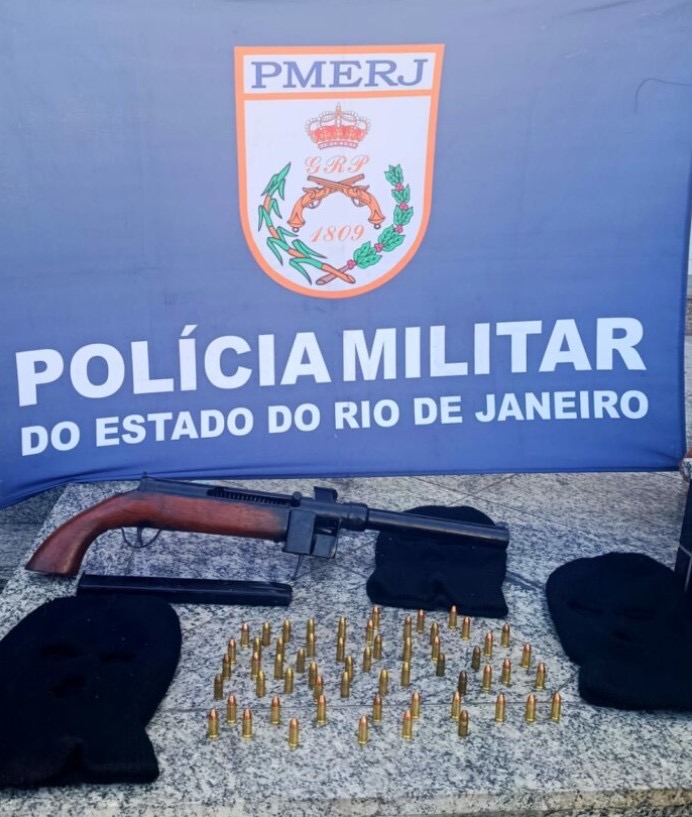 Polícia apreende submetralhadora e munições em Campos