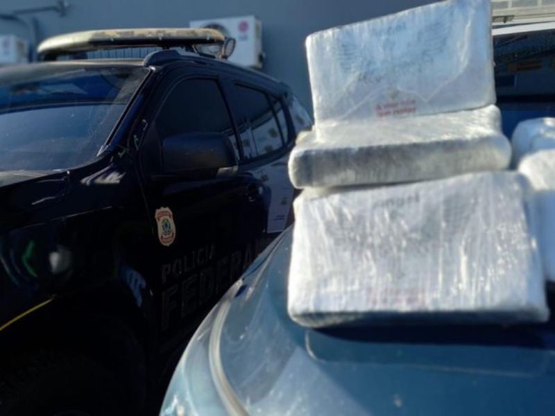 Ação da PF prende homem que transportava 22 kg de pasta base de cocaína na BR-101