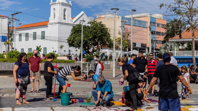 Procissões de Corpus Christi provocam bloqueios em várias regiões de Cabo Frio