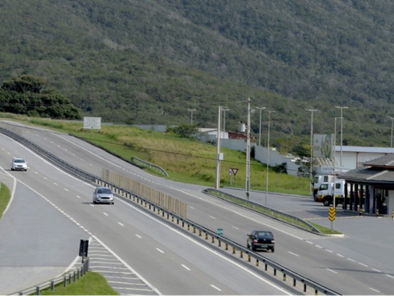 Feriado prolongado e eventos fazem CCR ViaLagos realizar operação de segurança na RJ-124