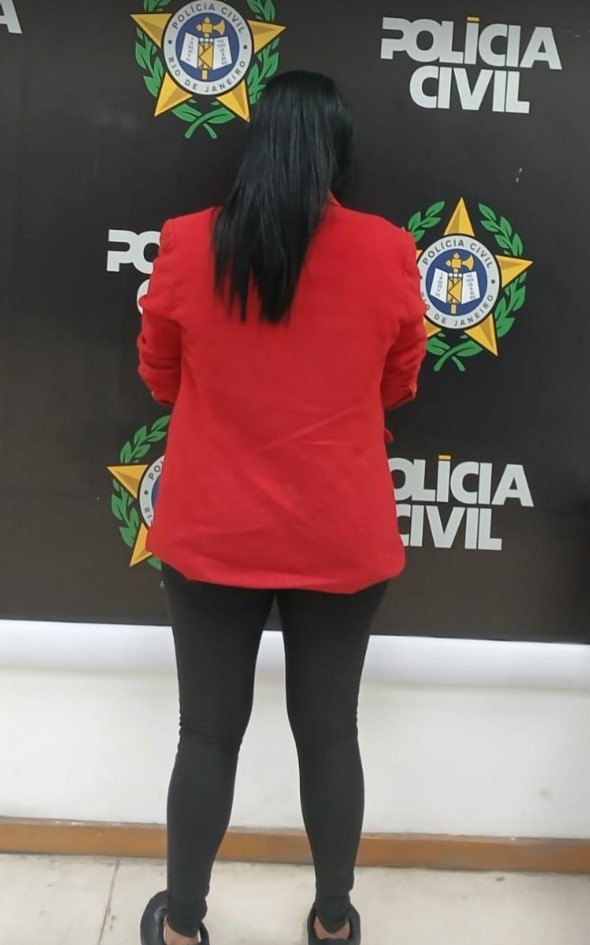 Polícia prende mulher por golpe do ‘Boa noite, Cinderela’ em Macaé