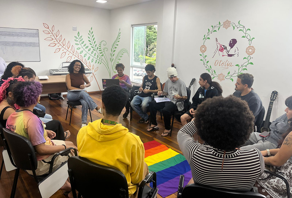 Junho começa com debate sobre neurodivergência e diversidade em Arraial do Cabo