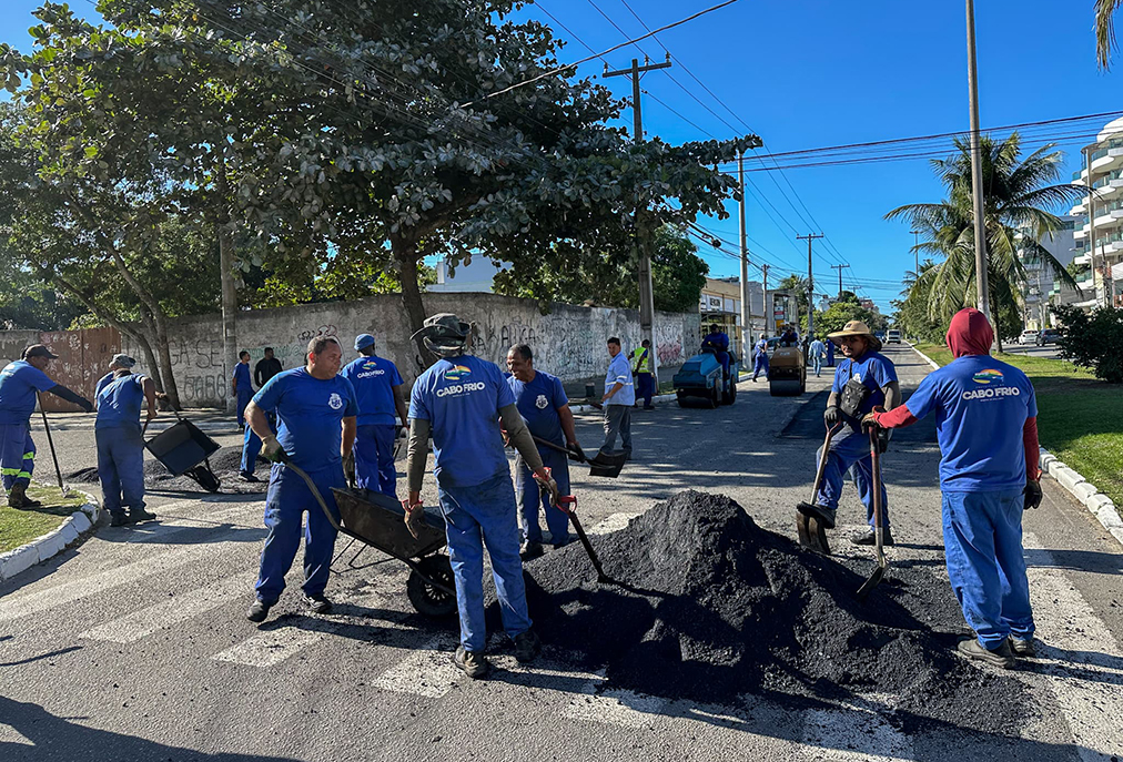 Prefeitura de Cabo Fria atua em frentes no Braga ao longo da semana com serviços de limpeza e organização