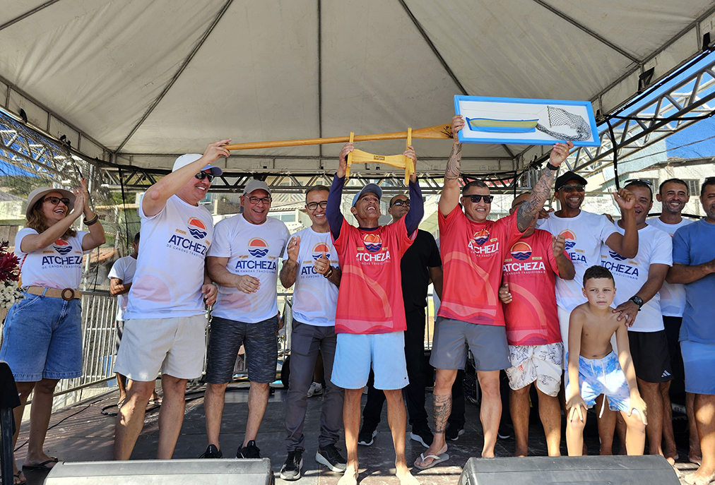 Tradição no mar leva pescadores a protagonizarem regata histórica na Prainha, em Arraial