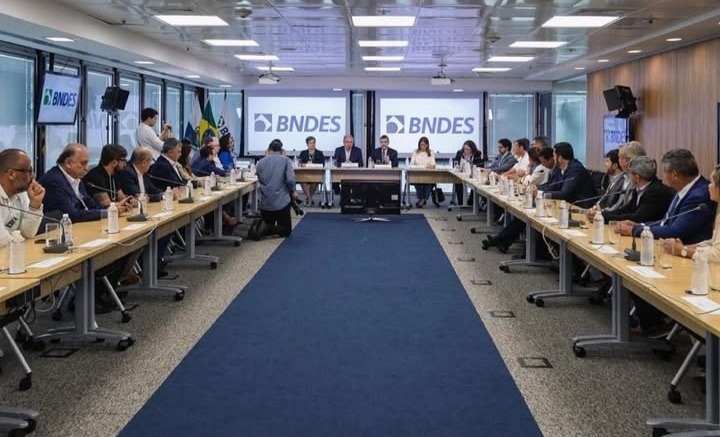 Prefeito de Rio das Ostras reforça importância de investimentos no turismo em reunião no Rio