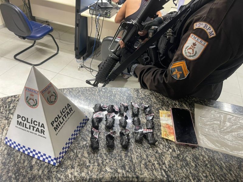 Polícia Militar captura duas pessoas envolvidas com o tráfico em Rio das Ostras