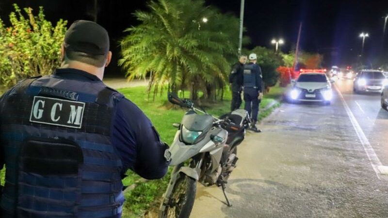 Trecho da RJ-106, em Rio das Ostras, tem operação de trânsito nesse feriadão