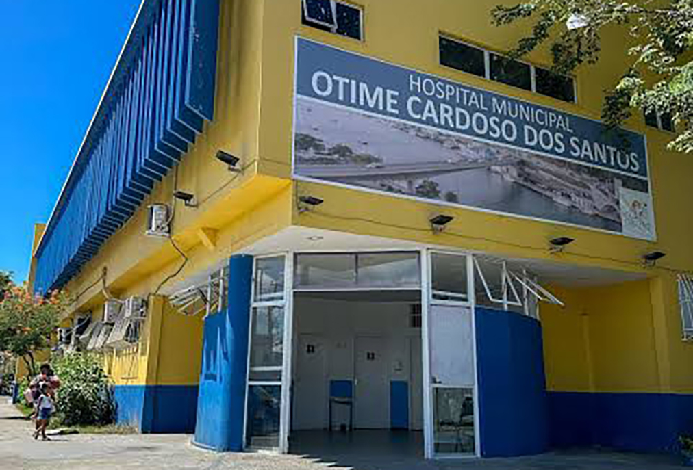 Estrutura em reforma cede com chuva e segundo andar de hospital é fechado em Cabo Frio