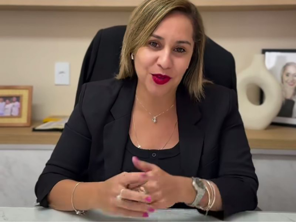 Prefeita de Araruama anuncia projeto para resolver problema salarial dos professores