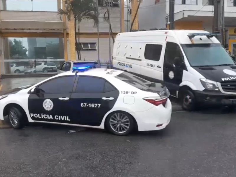 Mulher é presa em Rio das Ostras com celular roubado em maio nesse ano em Itaperuna