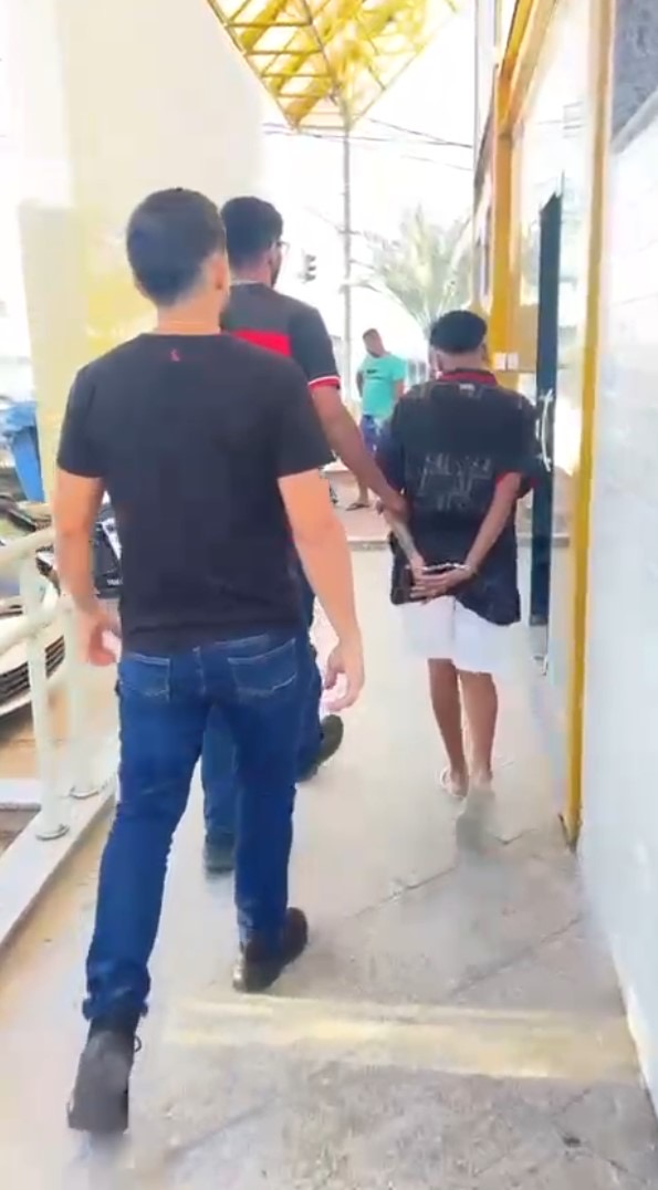 Mulher é presa com drogas no bairro Lagomar em Macaé