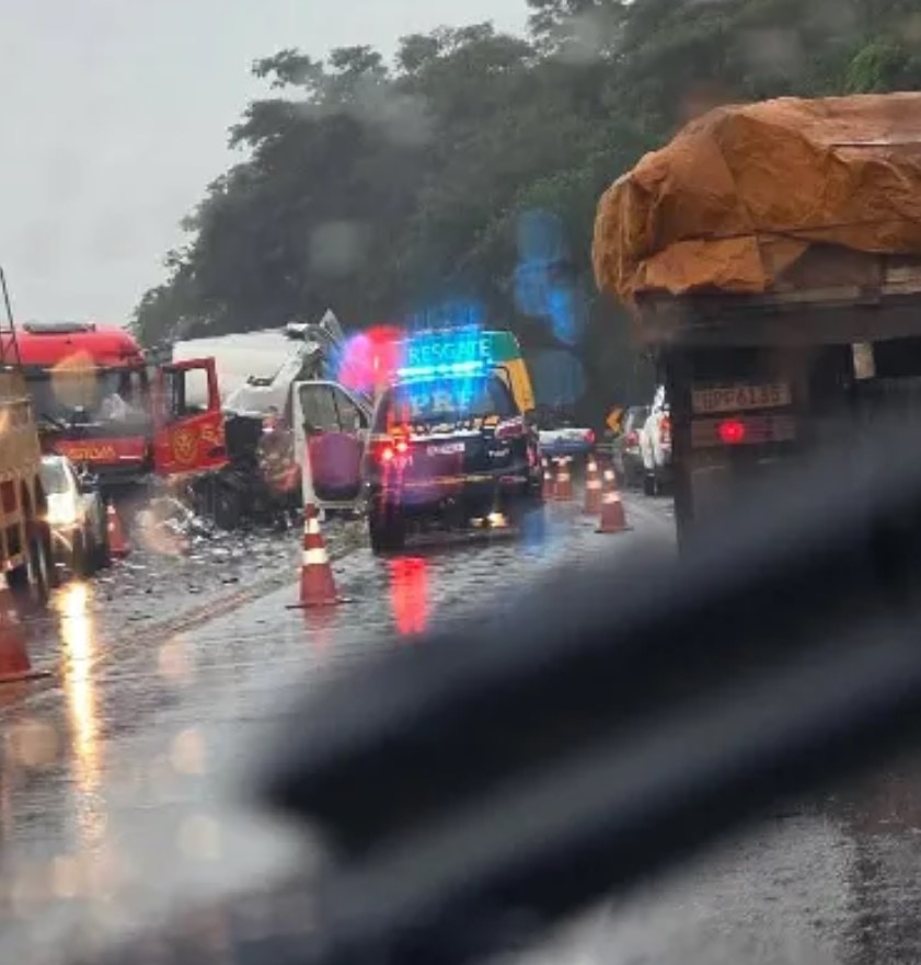 Colisão no KM 171 da BR-101 deixa uma vítima fatal em Macaé