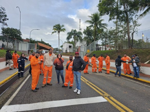 Trabalhadores pressionam LCD com novo protesto por atrasos nos pagamentos