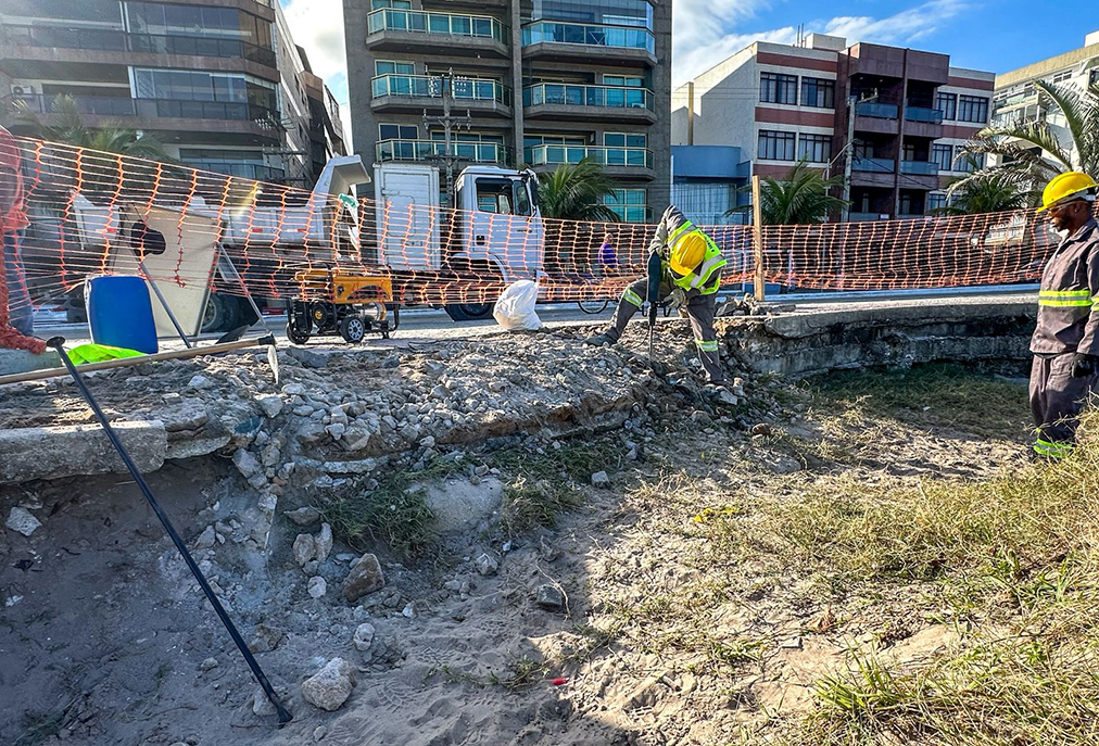 Cabo Frio executa obras para reforçar segurança na Praia do Forte