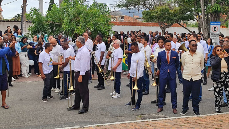 Arraial do Cabo reforça mensagem de respeito e inclusão em grande festa
