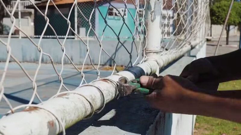 Quadra poliesportiva em Silva Jardim começa a receber ações de revitalização