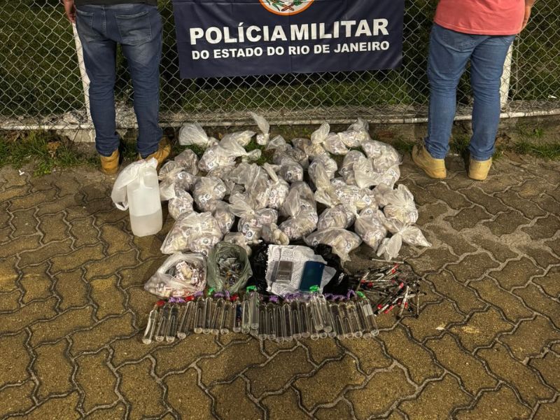 Ação da PM desenterra mais duas mil cápsulas de cocaína em Rio das Ostras