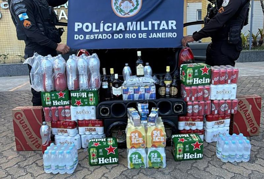 Água no chope: gerente do tráfico é preso com mais de R$ 10 mil em bebidas ilegais em Rio das Ostras