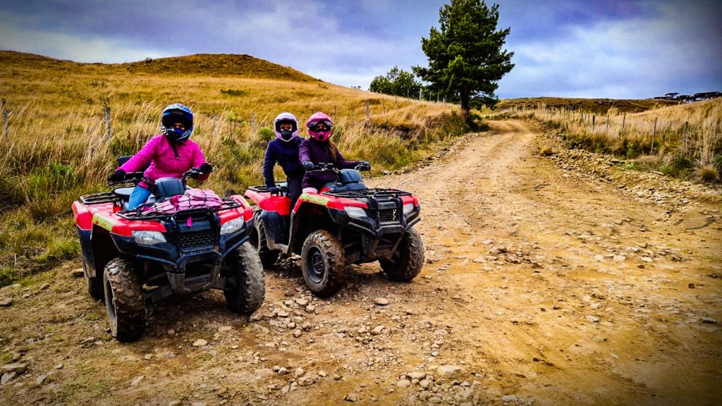 Aventura sobre quatro rodas: Macaé sedia 1º X-Force Passeio de Quadriciclo e Aranha