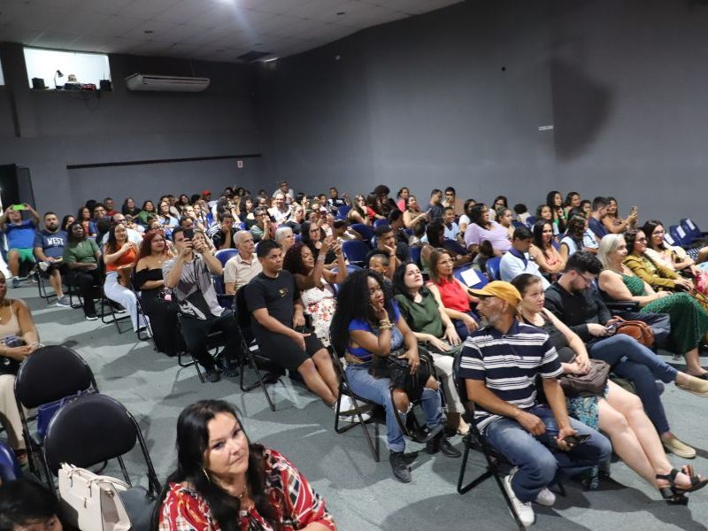 Teatro de Rio das Ostras recebe festa do 2º Prêmio Literário do Ensino Fundamental